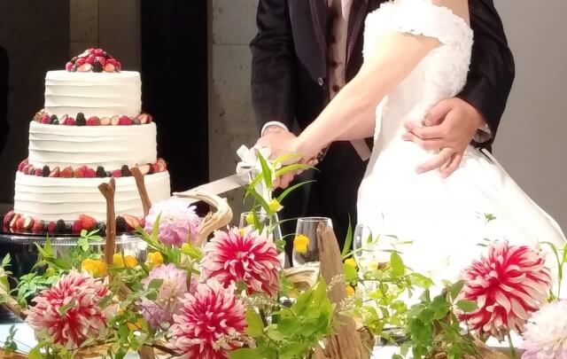 【札幌ウェディング】結婚式の気になる費用。少人数だと安くなる？お得にできる裏技は？